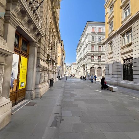 Cassa Di Risparmio 11 Tirabora Short Rent Триест Экстерьер фото