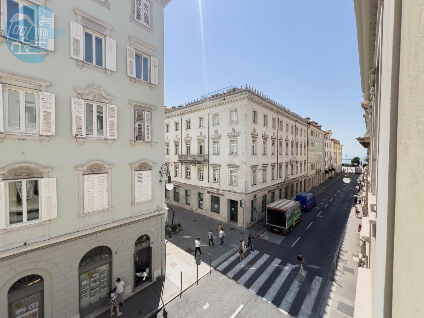 Cassa Di Risparmio 11 Tirabora Short Rent Триест Экстерьер фото